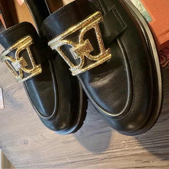 🧶Dissona NWOB Black Leather Lug Sole Loafers Gold Buckle Size EU 40 + Free Gift